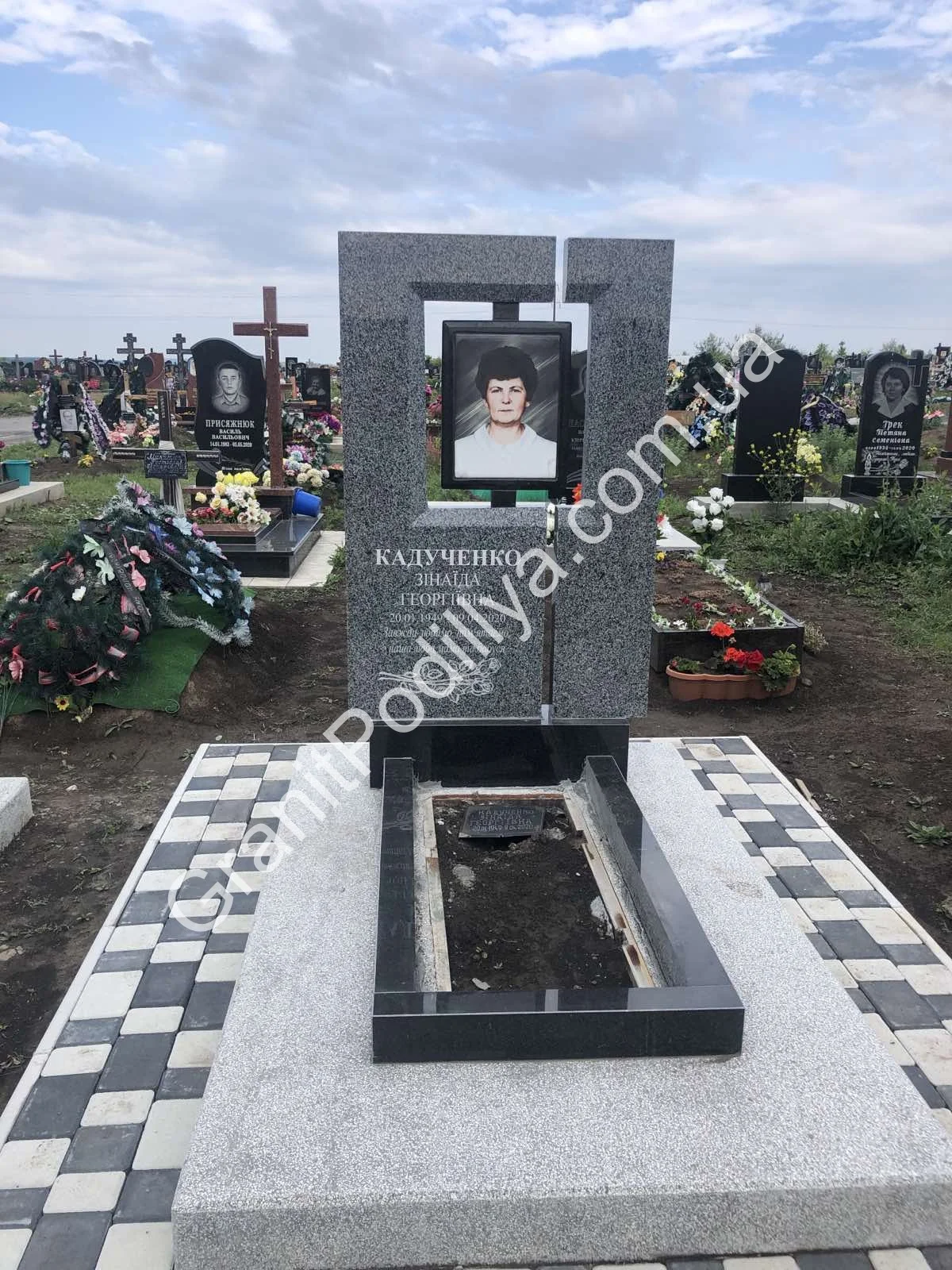 Подвійний пам'ятник з граніту - Кам'янець-Подільський | GranitPodillya